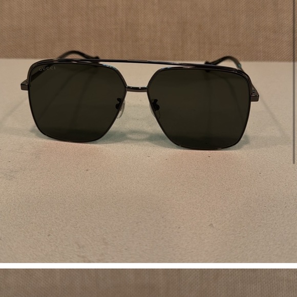Men’s Gucci Sunglasses - Picture 6 of 6